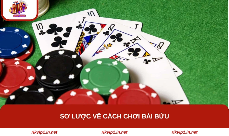 Bàn bài bửu truyền thống với 4 lá bài úp mở đầy kịch tính