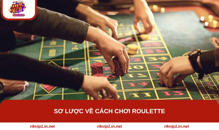 Bàn roulette cổ điển với bánh xe quay, ánh sáng